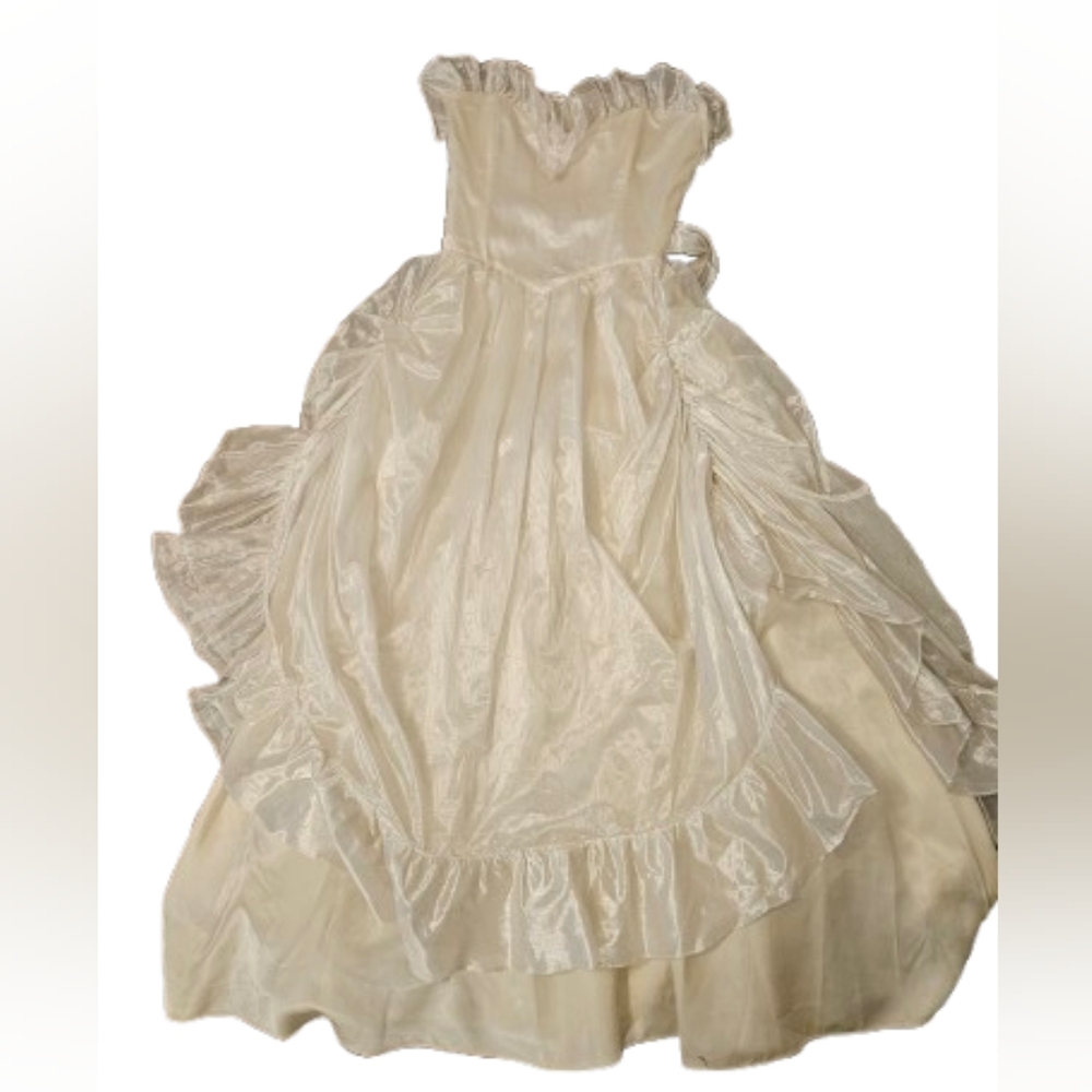 Gunne Sax Ivory Cream Strapless Ruffled Wedding Dress